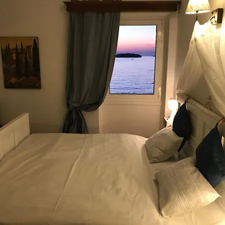 Deluxe Sea View Old Town Apartment *