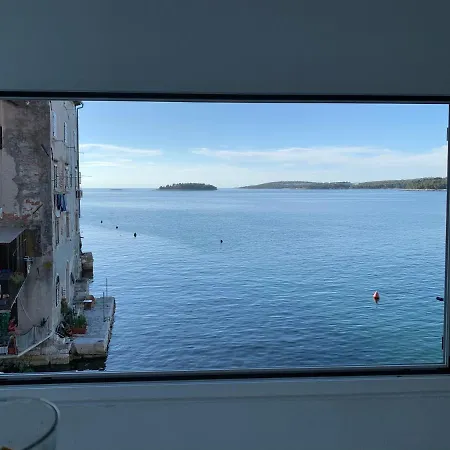 Deluxe Sea View Old Town Apartment